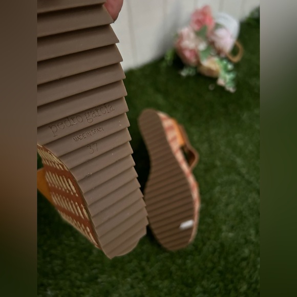 PEDRO GARCÍA fidelia
QUARTER-BACK WEDGE
$595 
maple vacchetta
SANDALS US 7 NEW - Picture 14 of 17